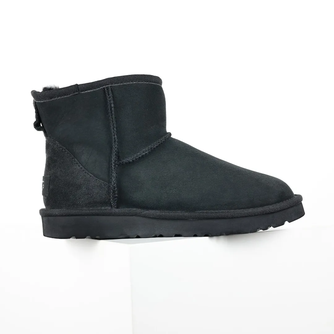 Pick up locally 💰540 Core recommendation Good price Cashmere insoles are a very suitable choice for keeping warm in winter and at home. In the new year, uug launched a series of styles, which are partial to the preferences of young consumers and have also moved to the forefront of fashion trends. Shoe body material Water-repellent coated suede upper 17mm UGGPURE™ implanted wool insole Lightweight non-slip comfortable rubber outsole With brand LOGO Trademark Comes with a full set of packaging Size: 35 36 37 38 39 40 41 42 43 44